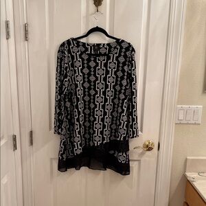 NWOT JM Collection Black and White Geometric Blouse